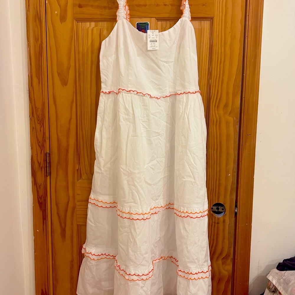 J Crew White Naxi with peach accents